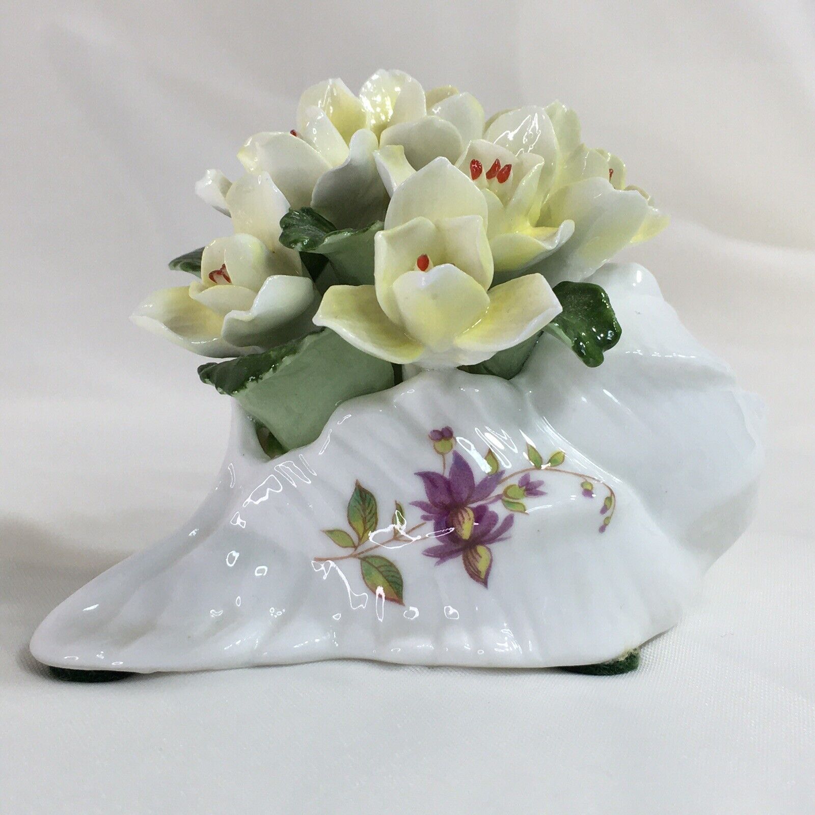 4” Shell & Jasmine Flowers Figurine, Vintage Bone China, Aynsley, England❤️