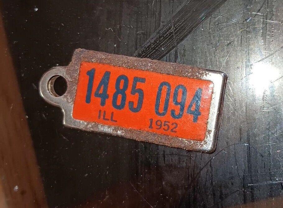 1952 ILLINOIS DAV Tag Keychain License Plate