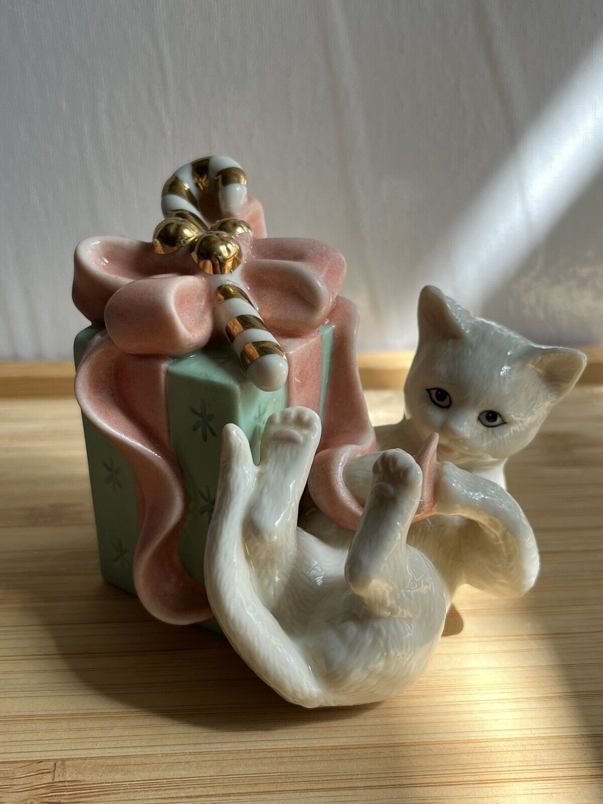 VTG Lenox Presently Curious Kitty Cat With Holiday Gift Present Ceramic Figurine