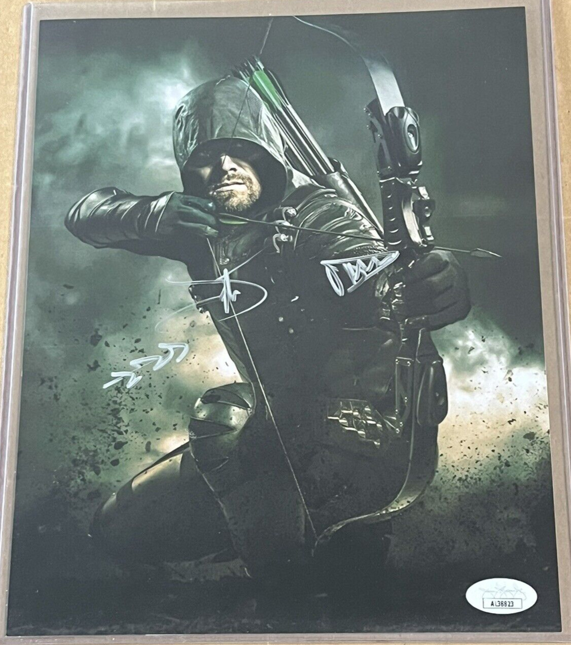 Stephen Amell as the GREEN ARROW Autographed 8x10 Photo JSA