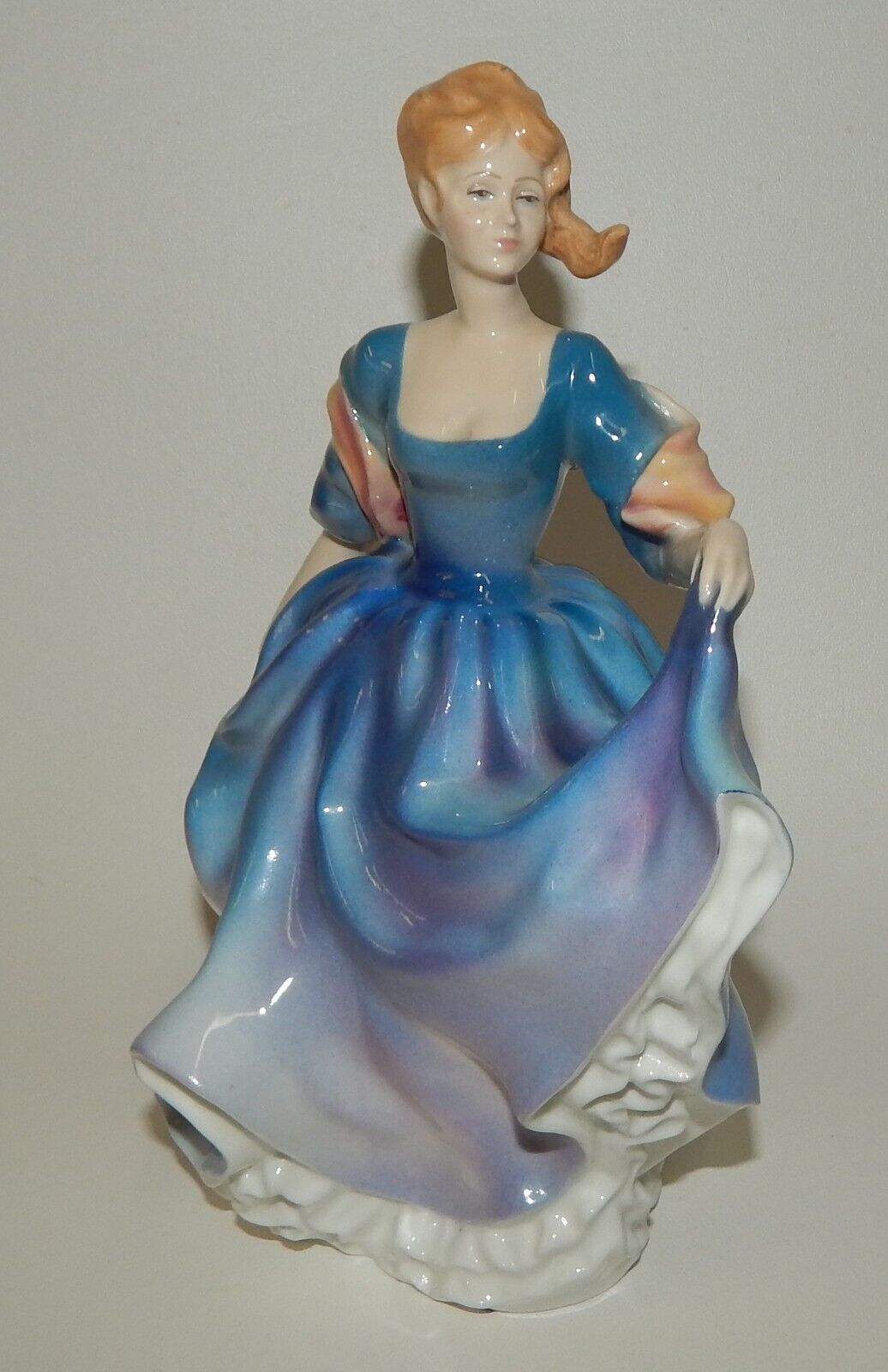 Royal Doulton Elizabeth Lady Figurine HN2465 1990