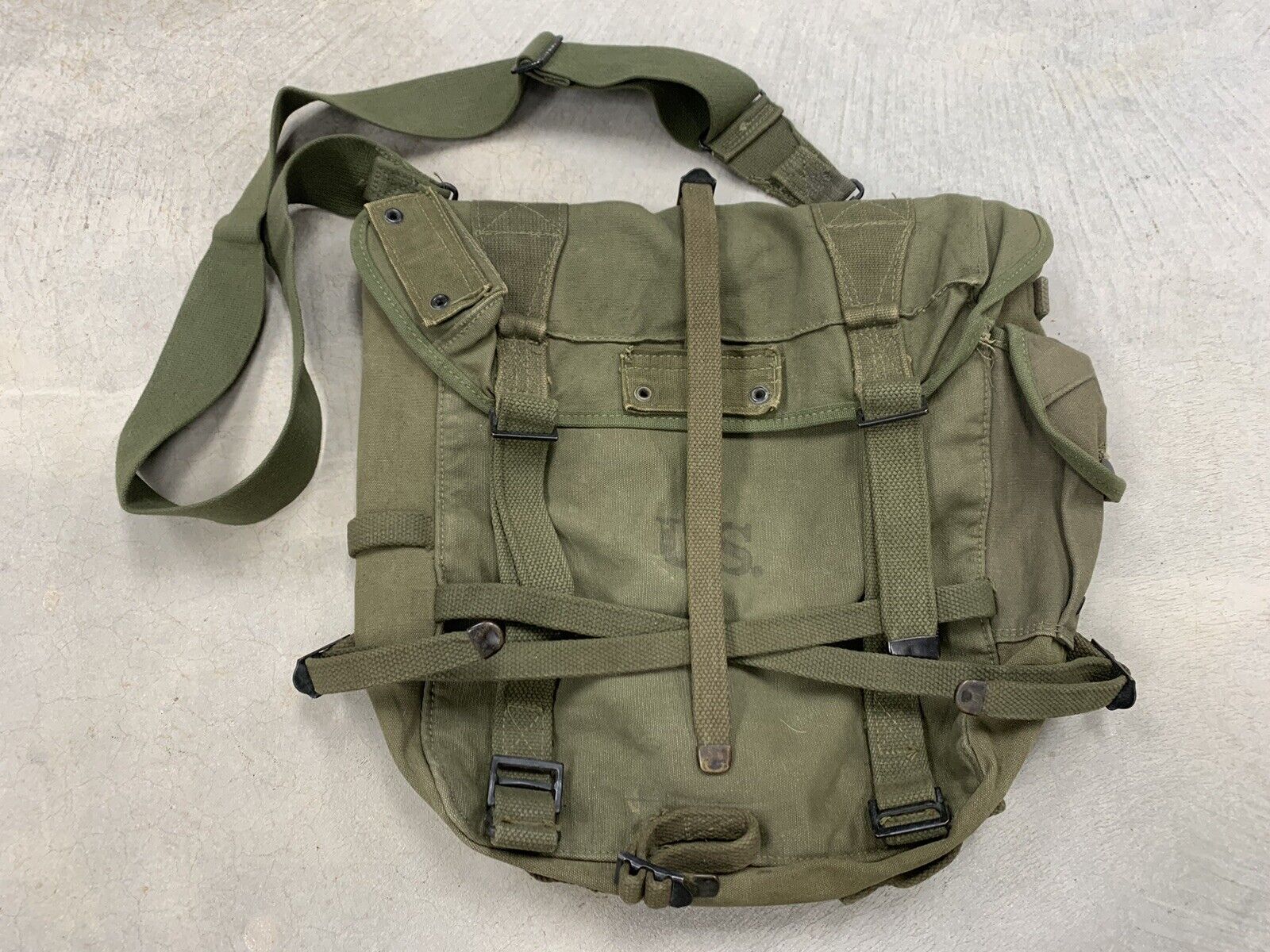 Original WW2 / Korean War M-1945 Field Combat Pack Shoulder Mussette Satchel Bag