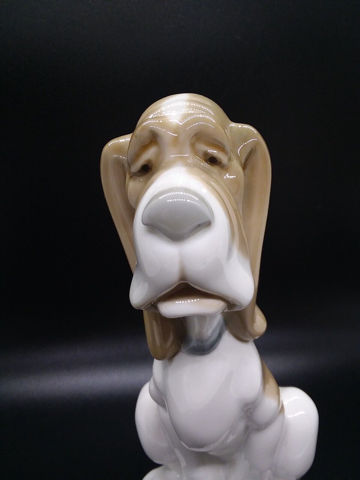 Lladro Sad Hound Dog Figurine Retired Model #4618, NAO, Daisa 1982
