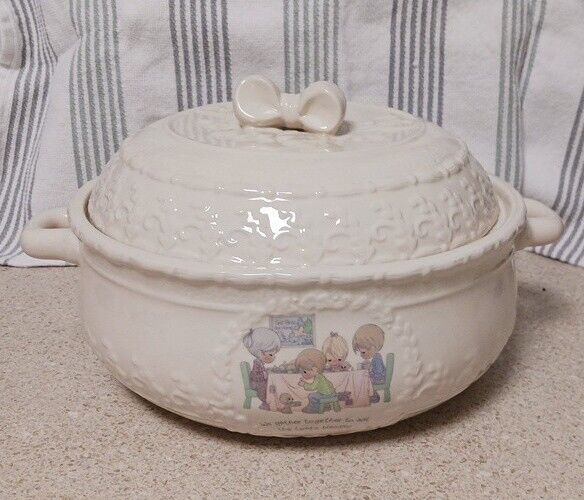 PRECIOUS MOMENTS LORD\'S BLESSINGS VINTAGE CASSEROLE DISH WITH COVER