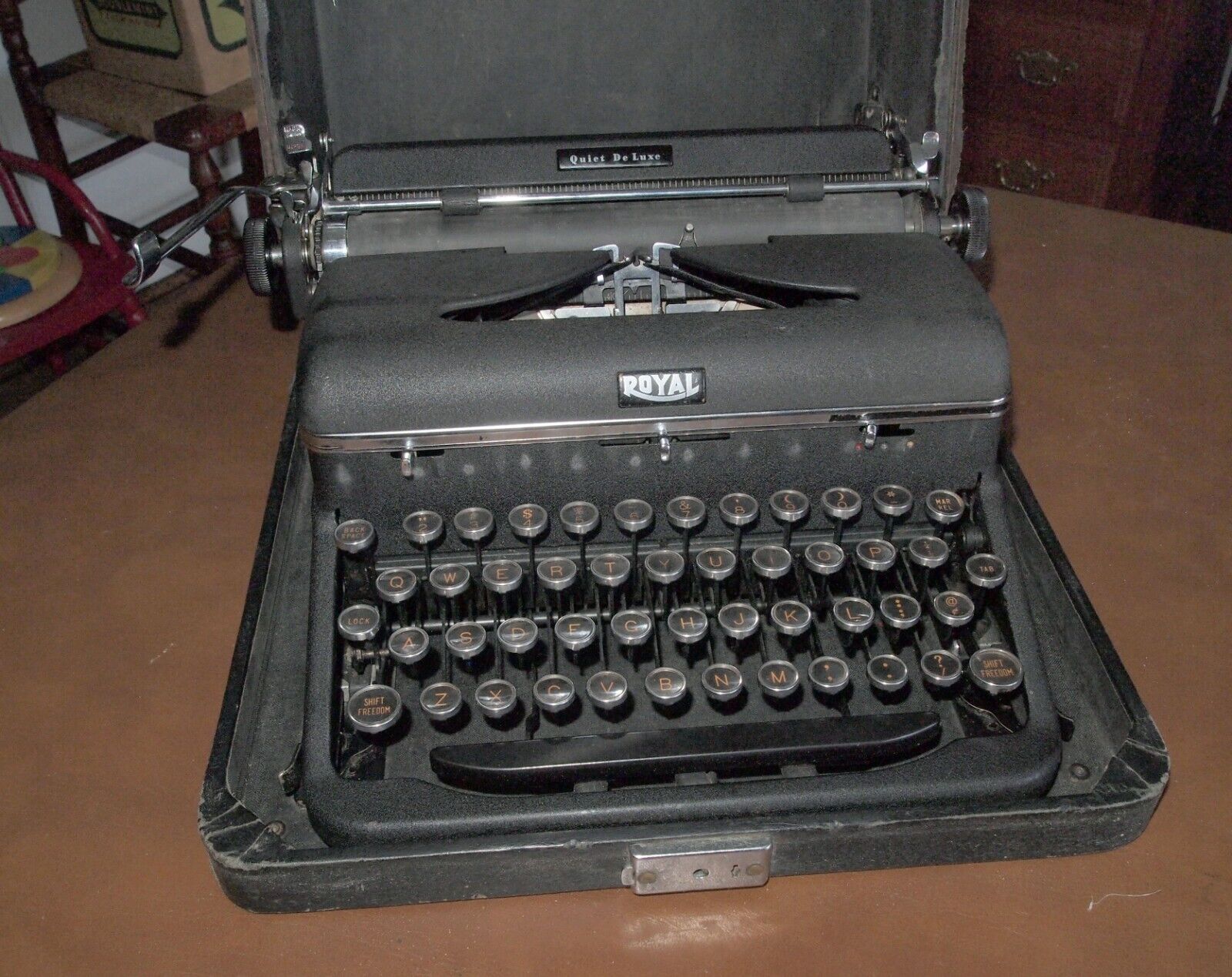 Vintage 1940 's Royal Quiet De Luxe Portable Typewriter with Case - Works Well
