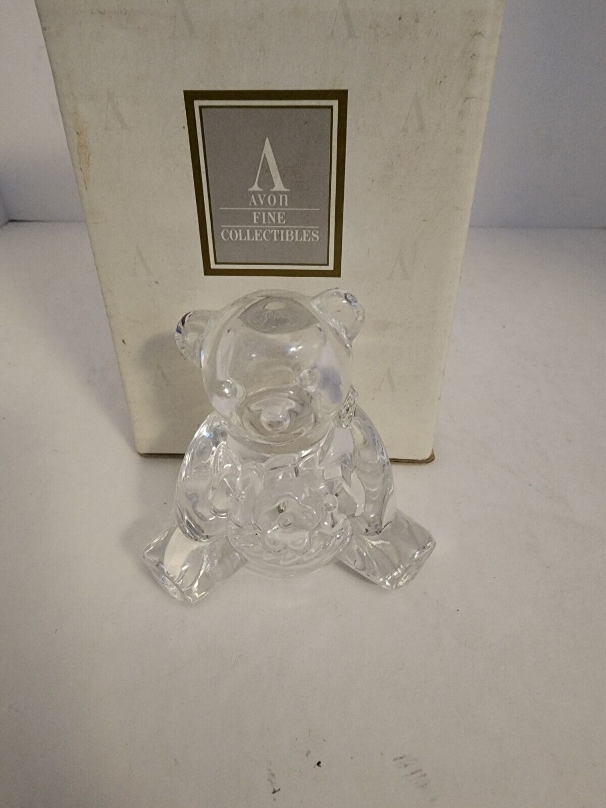 VTG Avon 1994  24% Full Lead Crystal Bear Figurine With Basket Of Flowers + Box