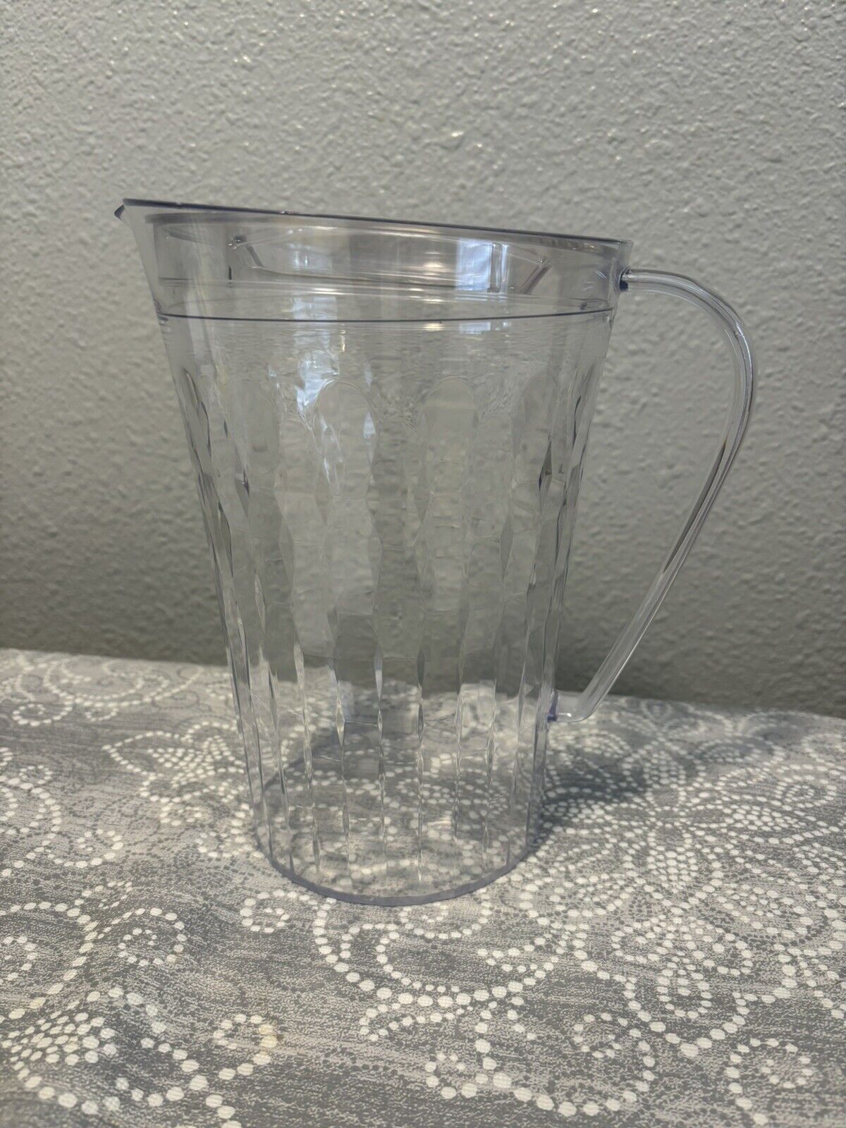 BRAND NEW Tupperware Ice Prism 2-Qt./2 L Pitcher Crystal Clear
