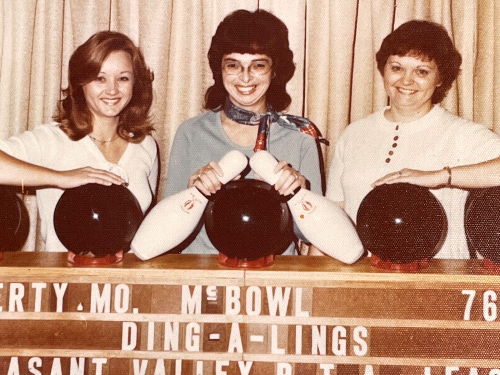 T2 Liberty Missouri Women PTA League 1977  Bowling Balls Team Ding A Lings