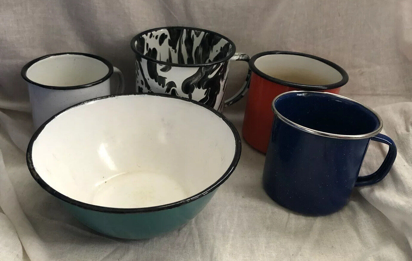 Lot of 4 Vintage Cups/Mugs & 1 Bowl Enamelware Farm House Multicolored Dishes