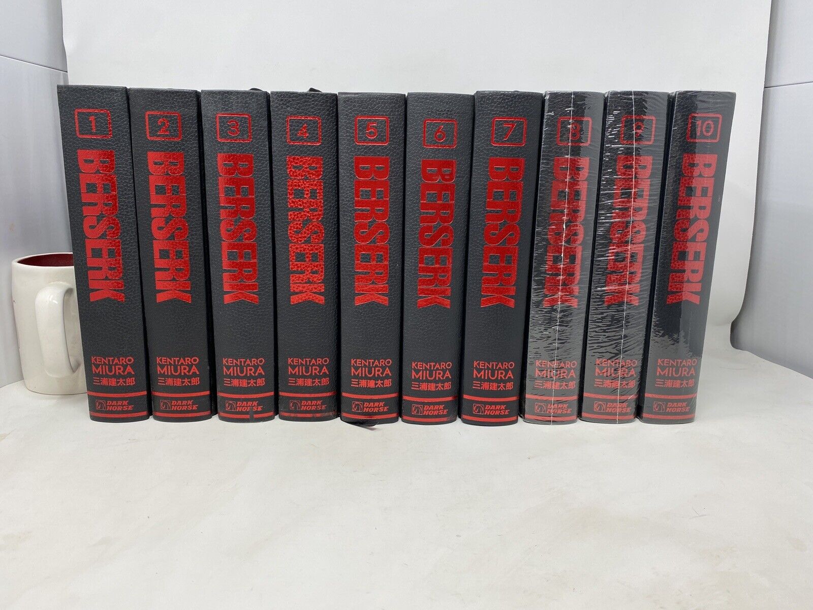 Kentaro Miura - BERSERK: Deluxe Edition Manga Omnibus Vol 1-10 (Hardcover)