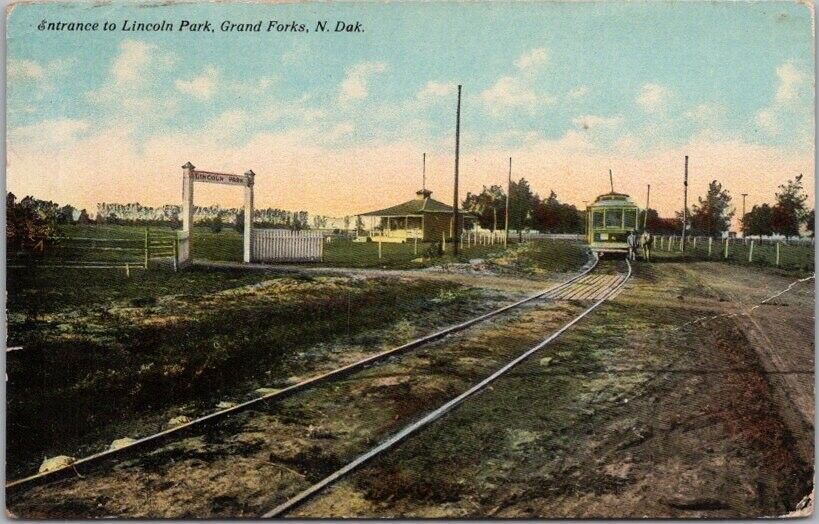 1911 Grand Forks North Dakota Postcard \'Entrance to Lincoln Park\