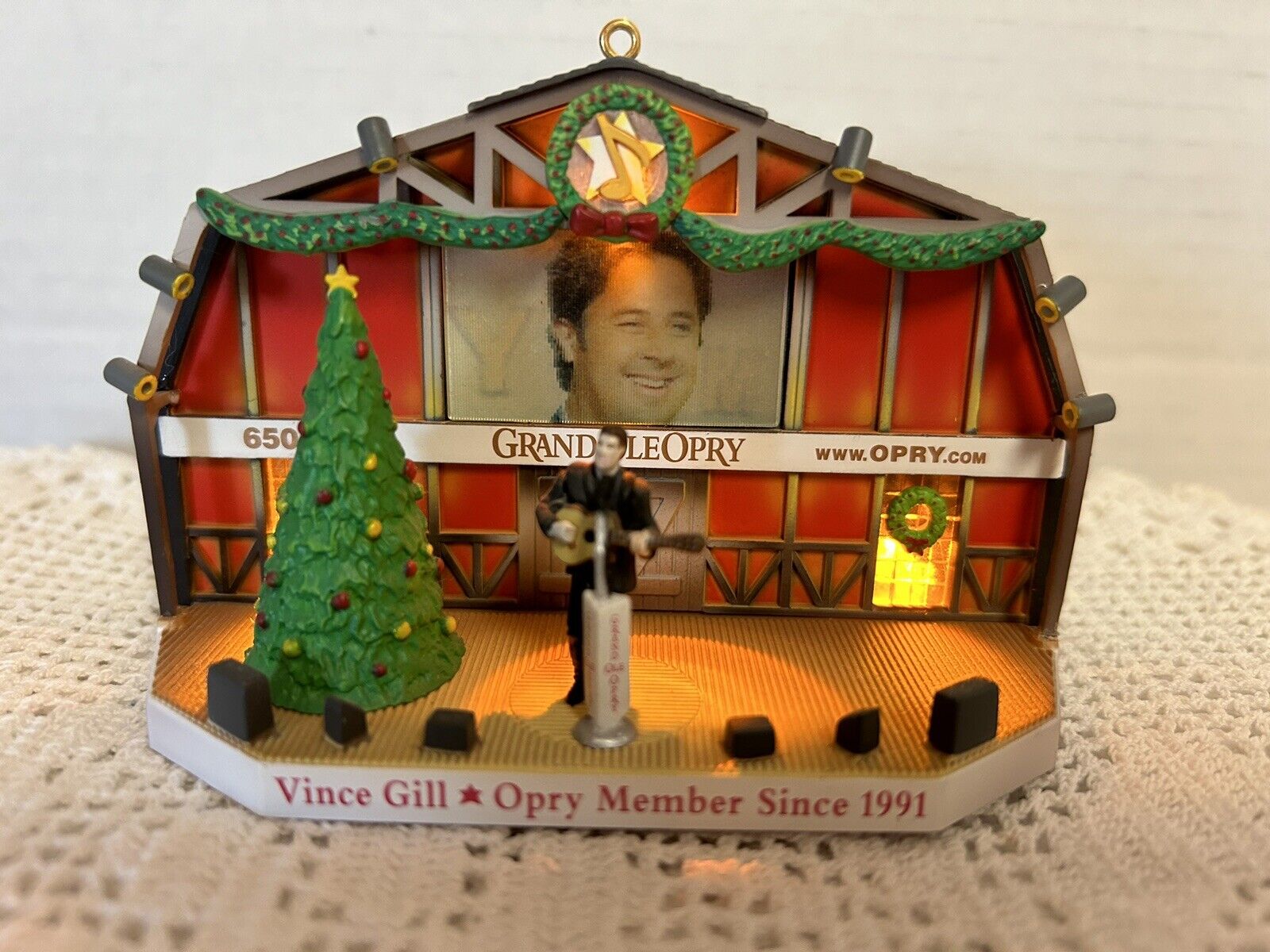 Carlton Cards Vince Gill Grand Ole Opry Ornament 2006 Lights Up
