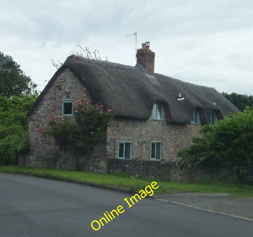 Photo 6x4 Thatched building beside Sheepway This thatched building is unc c2012