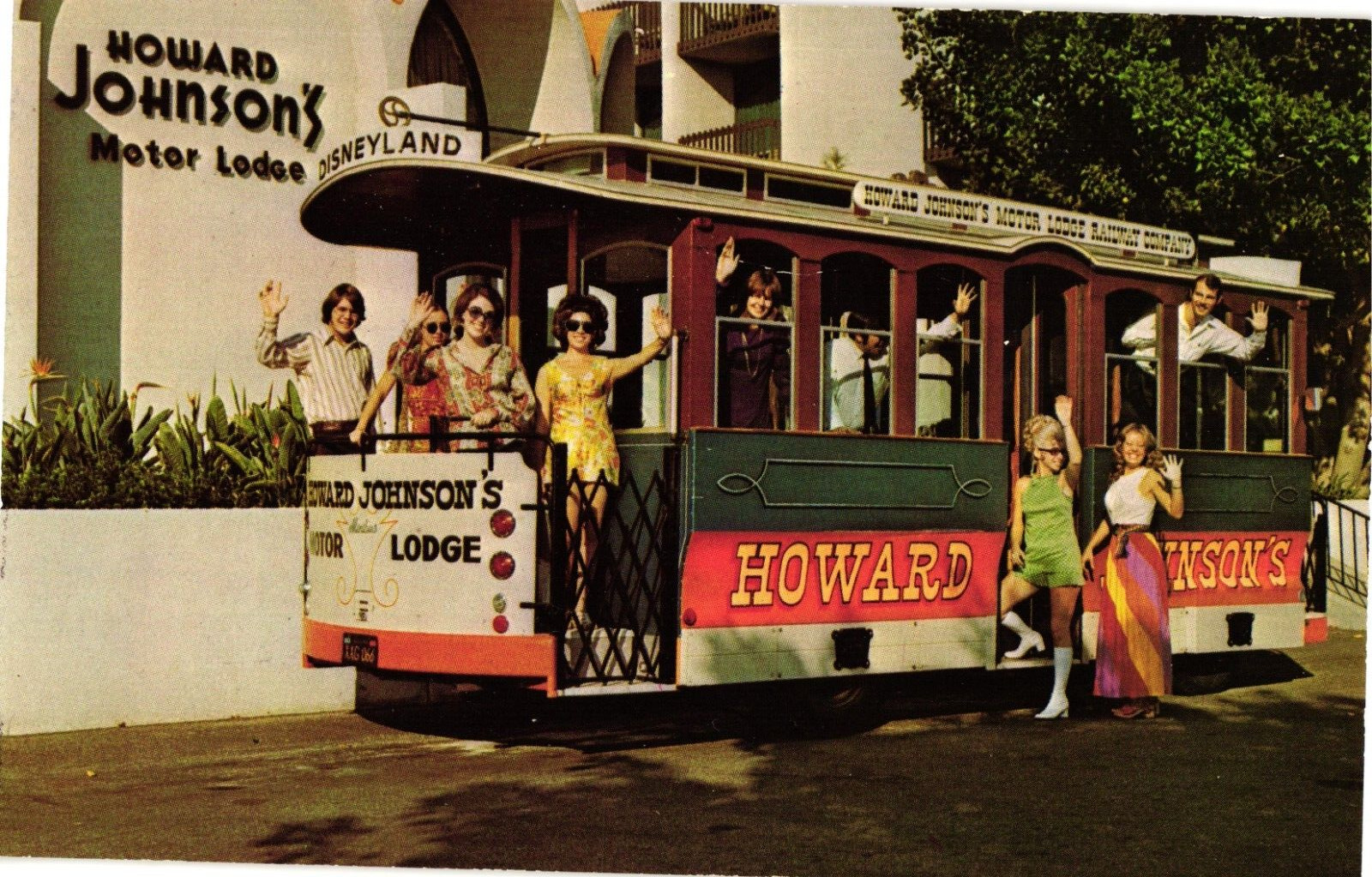 Howard Johnson\'s Motor Lodge at Disneyland Anaheim CA Chrome Postcard 1960s