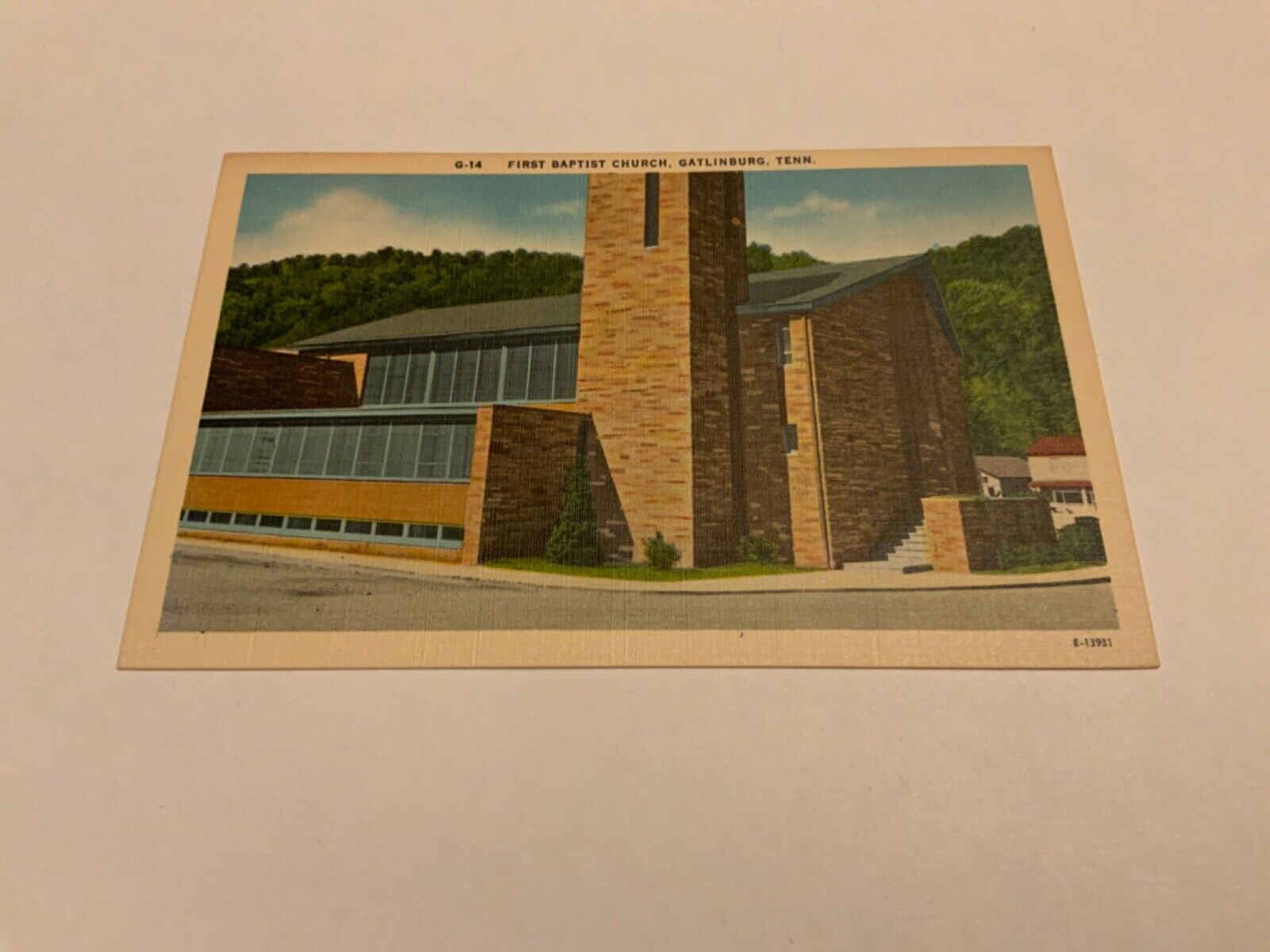 Gatlinburg, Tenn. ~ First Baptist Church - Linen Un[posted Vintage Postcard