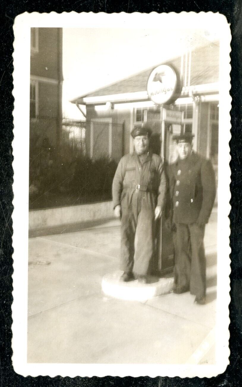 Vintage Photo SOCONY GAS STATION ATTENDANT MOBIL GAS PUMP CRANSTON RI c1940 02