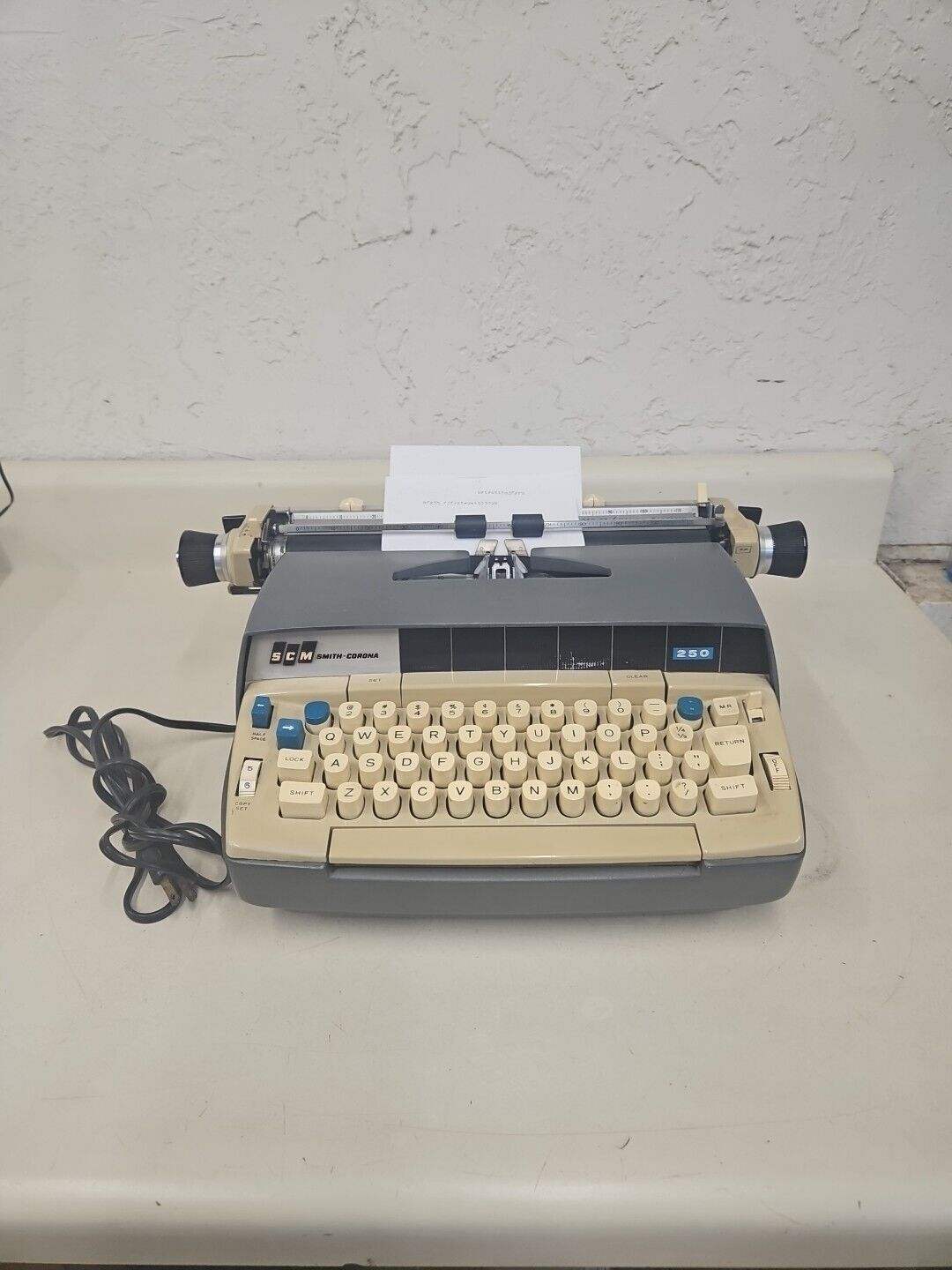Vintage SCM Smith-Corona 250-CT Office Electric Typewriter. GE3