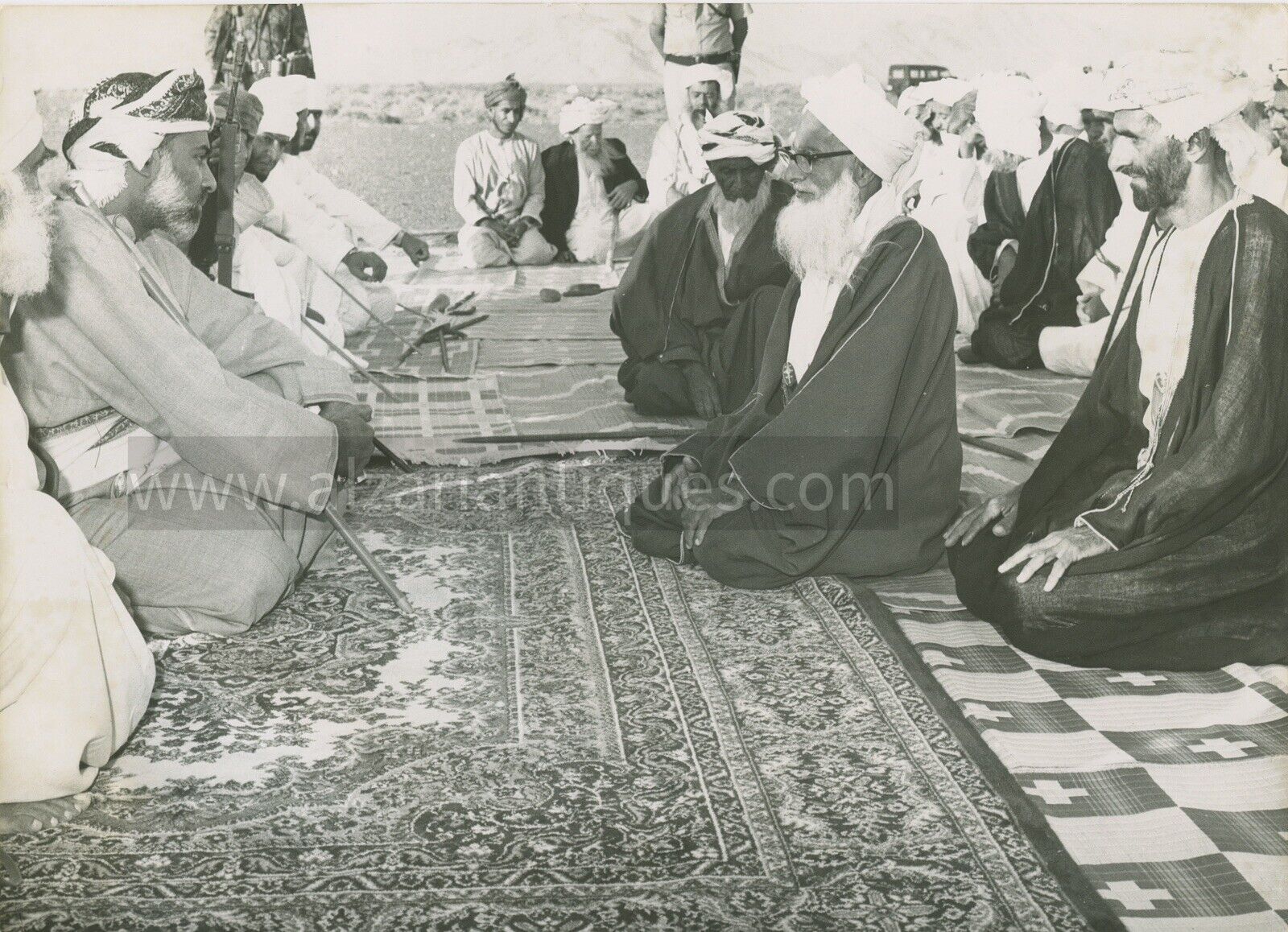 Original Vintage Photo A29  A2912 Oman Sultan Qaboos With Omani Citizens