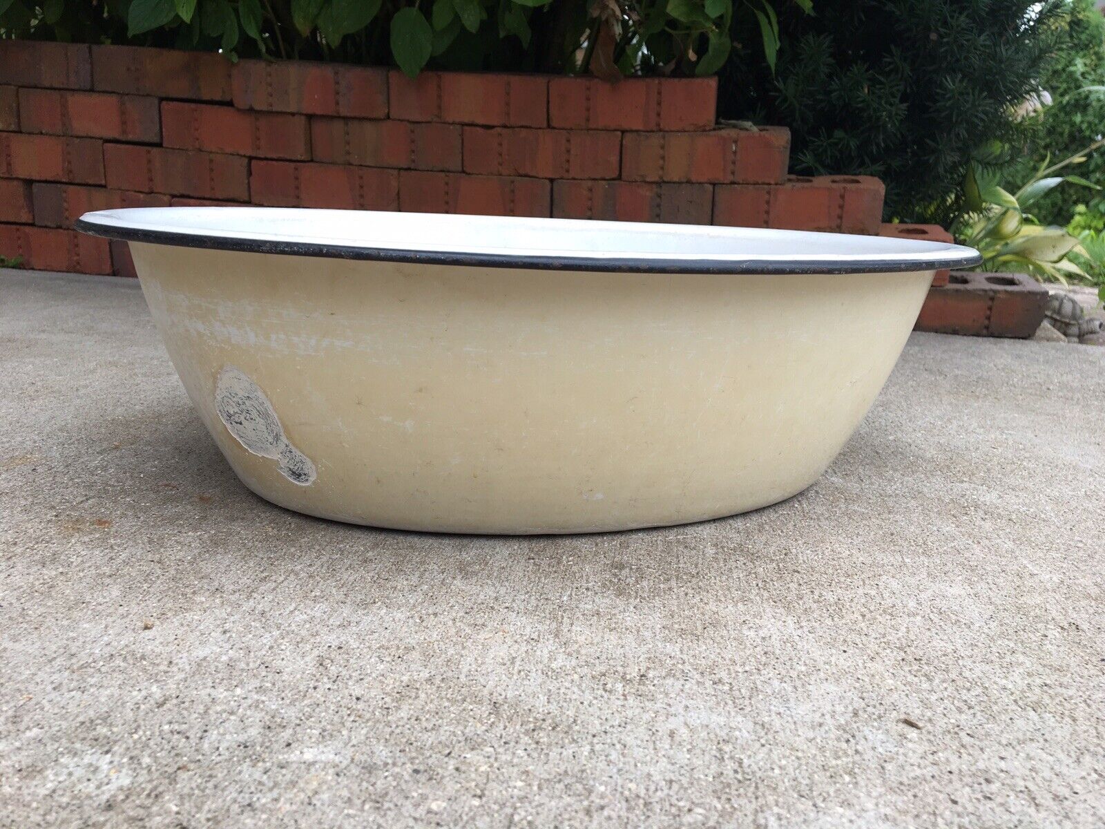 Vintage Enamel Ware Tub Basin Oval Wash Bowl 17” White Tan Black Baby Bath