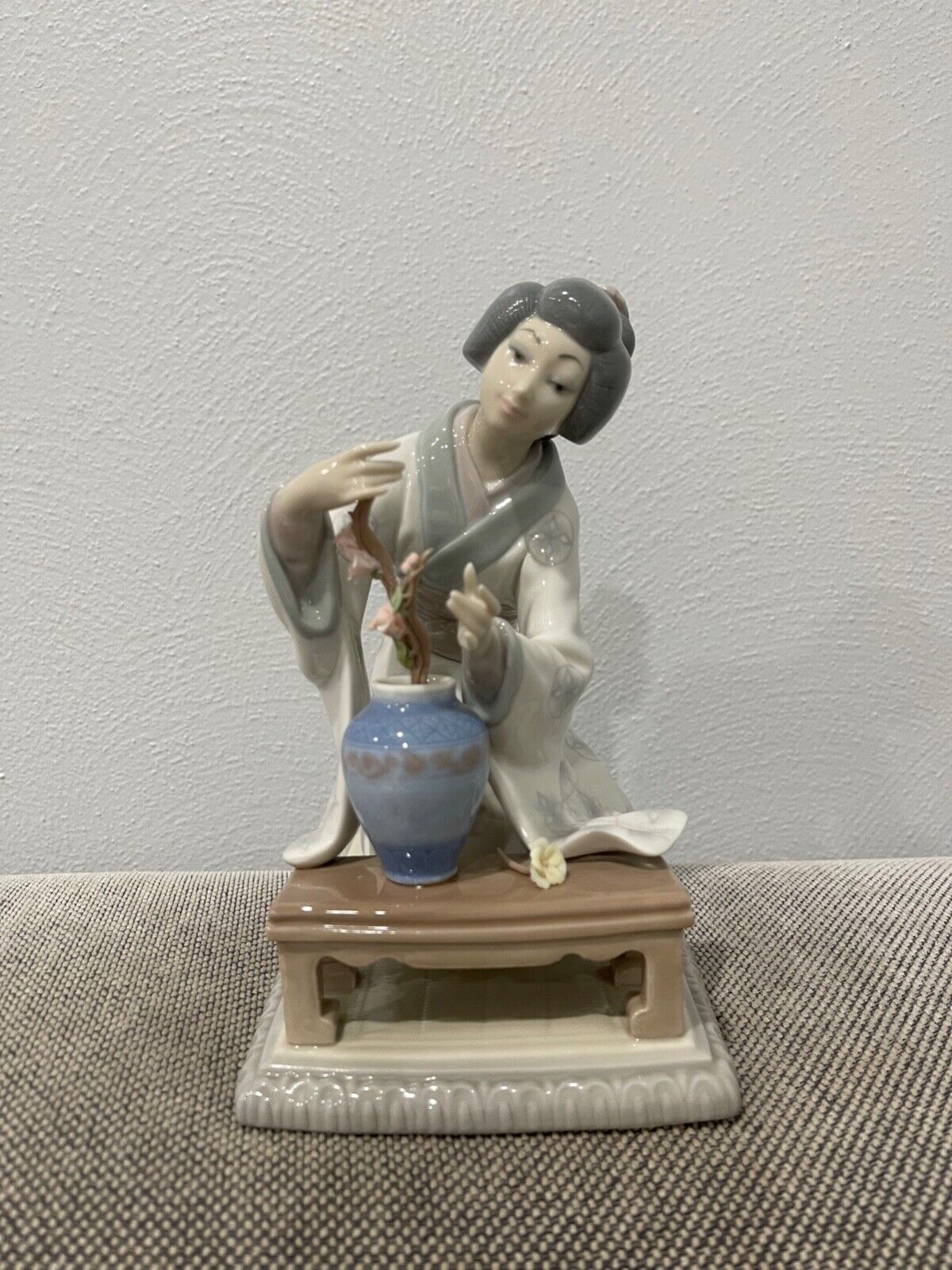 Lladro Porcelain Figurine 4840 Japanese Flower Arranger