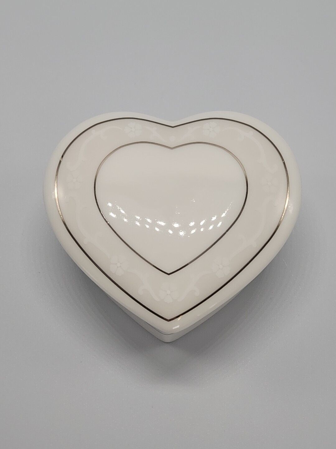 Wedgewood Icing Bone China Heart Shaped box with lid Cream Floral and Gold Trim