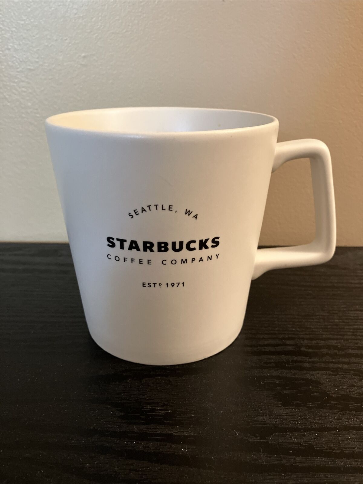 STARBUCKS Coffee Co Seattle, WA Barista Style 18 fl oz White Coffee Mug