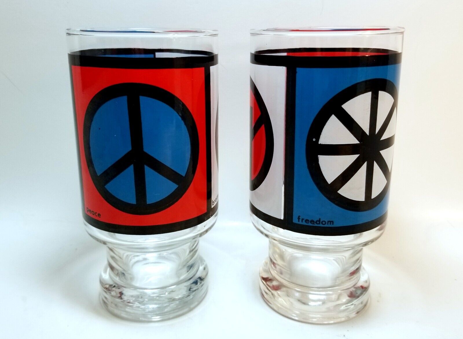 Vintage 70s Set Of 2 Brotherhood Peace Freedom Symbols Pedestal Glasses 10 oz