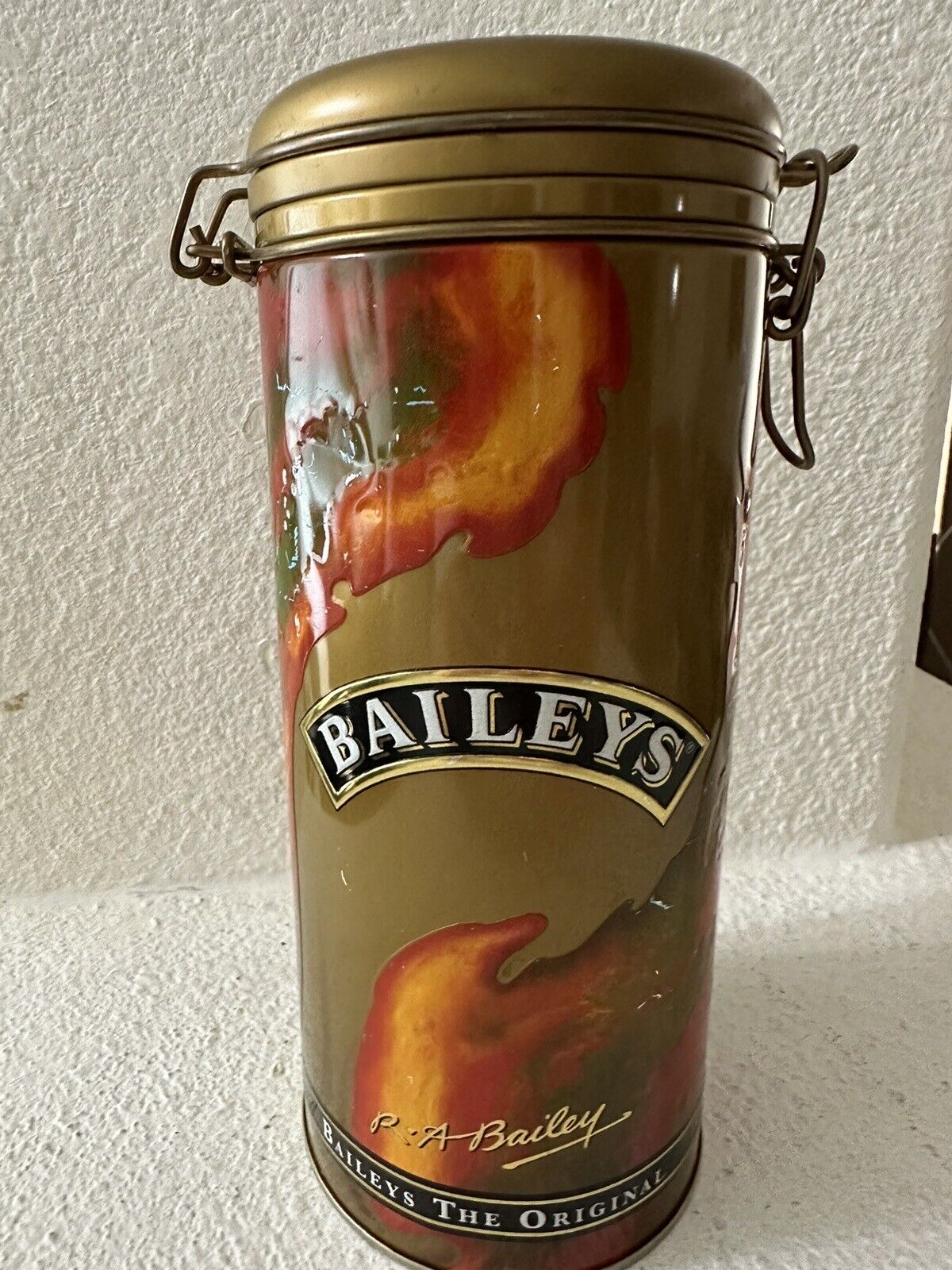 1995 Baileys Irish Cream Liquor Tin Canister w/Hinged Lid