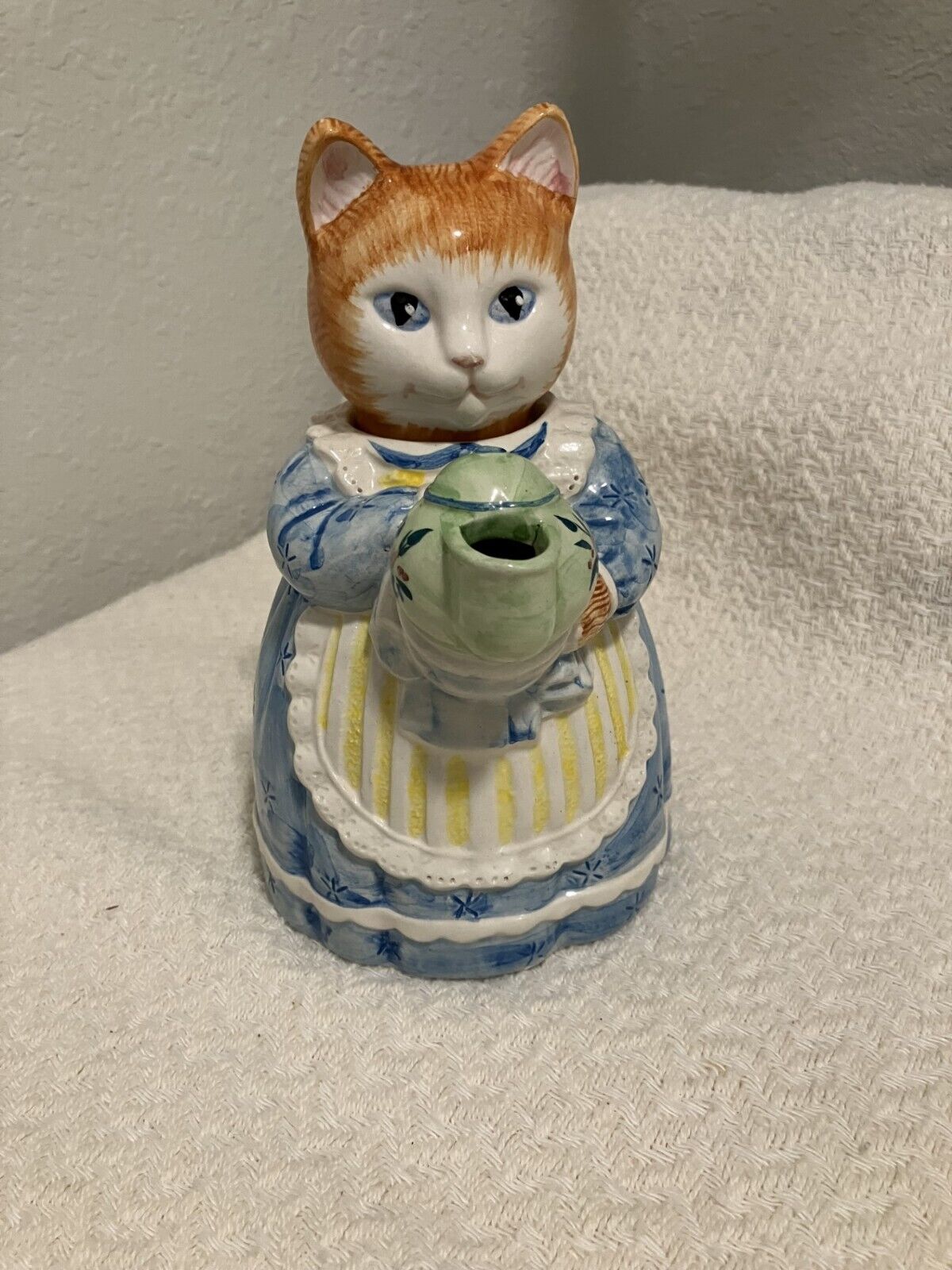 Vintage 1992 AVON Fine Collectable Country Purr-fection Cat Teapot