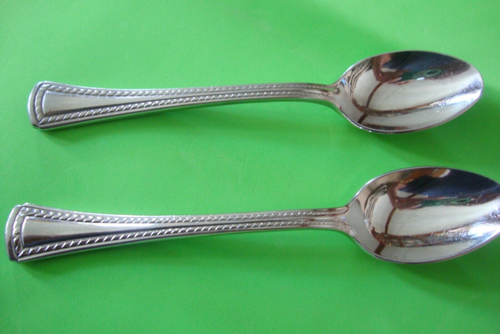 2-Hampton Silversmiths DAZZLE Stainless Flatware Oval Soup Spoons