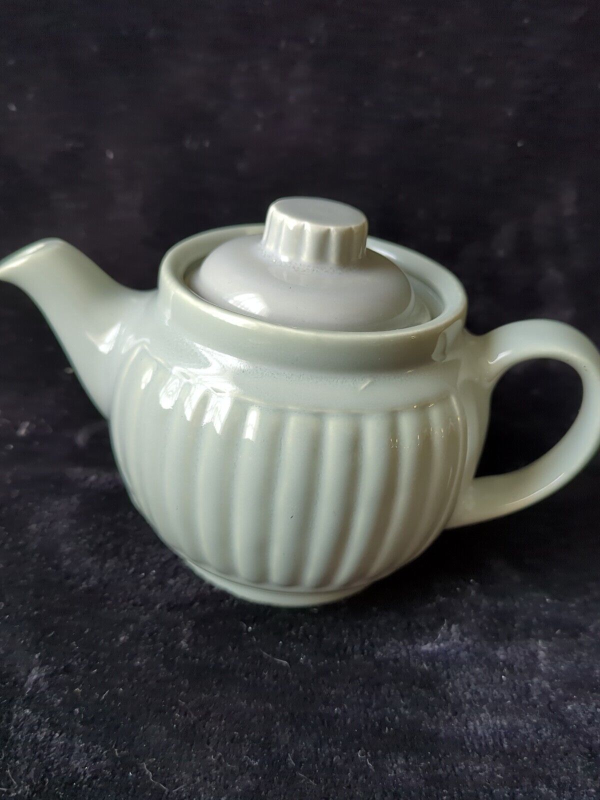 Vintage Gray Ribbed Teapot in Excellent Condition for Single Serving