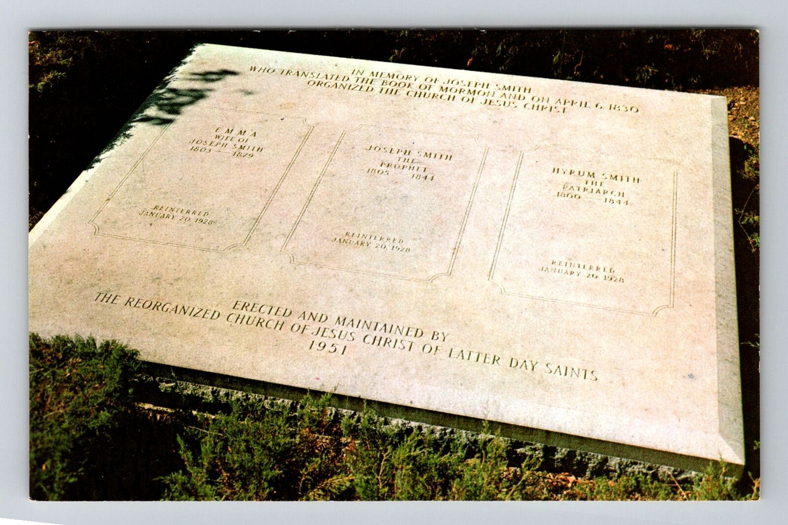 Nauvoo IL-Illinois, Grave of he Martyrs, Joseph & Hyrum Smith, Vintage Postcard
