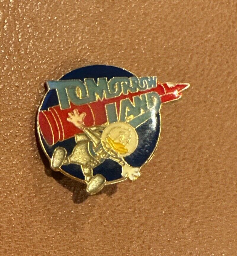 VTG DISNEYLAND Tomorrowland Pin Donald Duck Space Disney CollECTOR Limited Ed 1\
