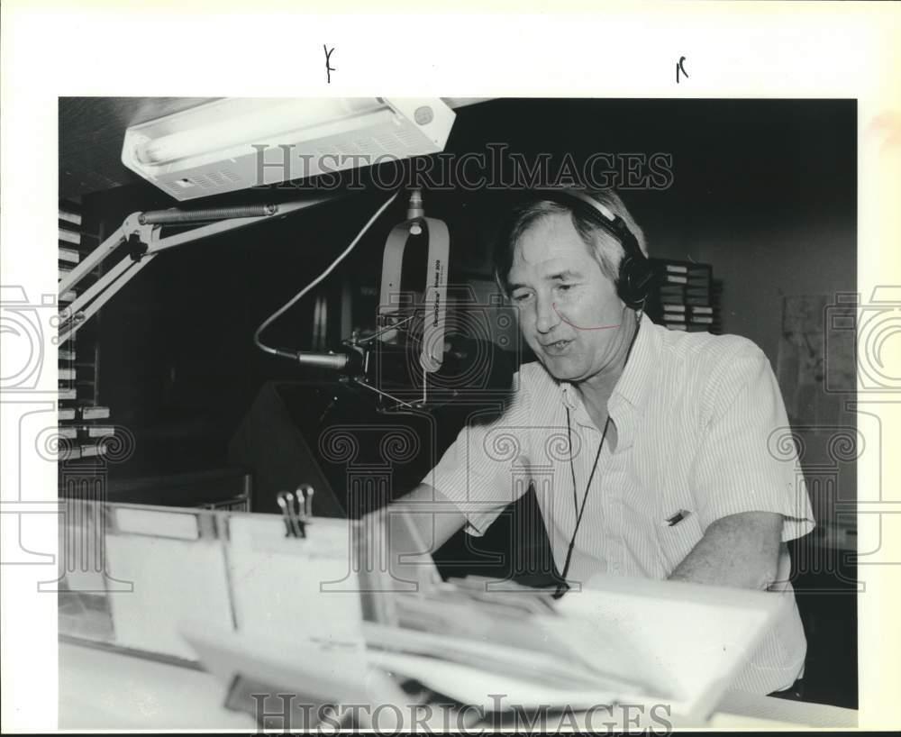 1990 Press Photo Jerry King, DJ with KKYX Radio Station. - sap17177