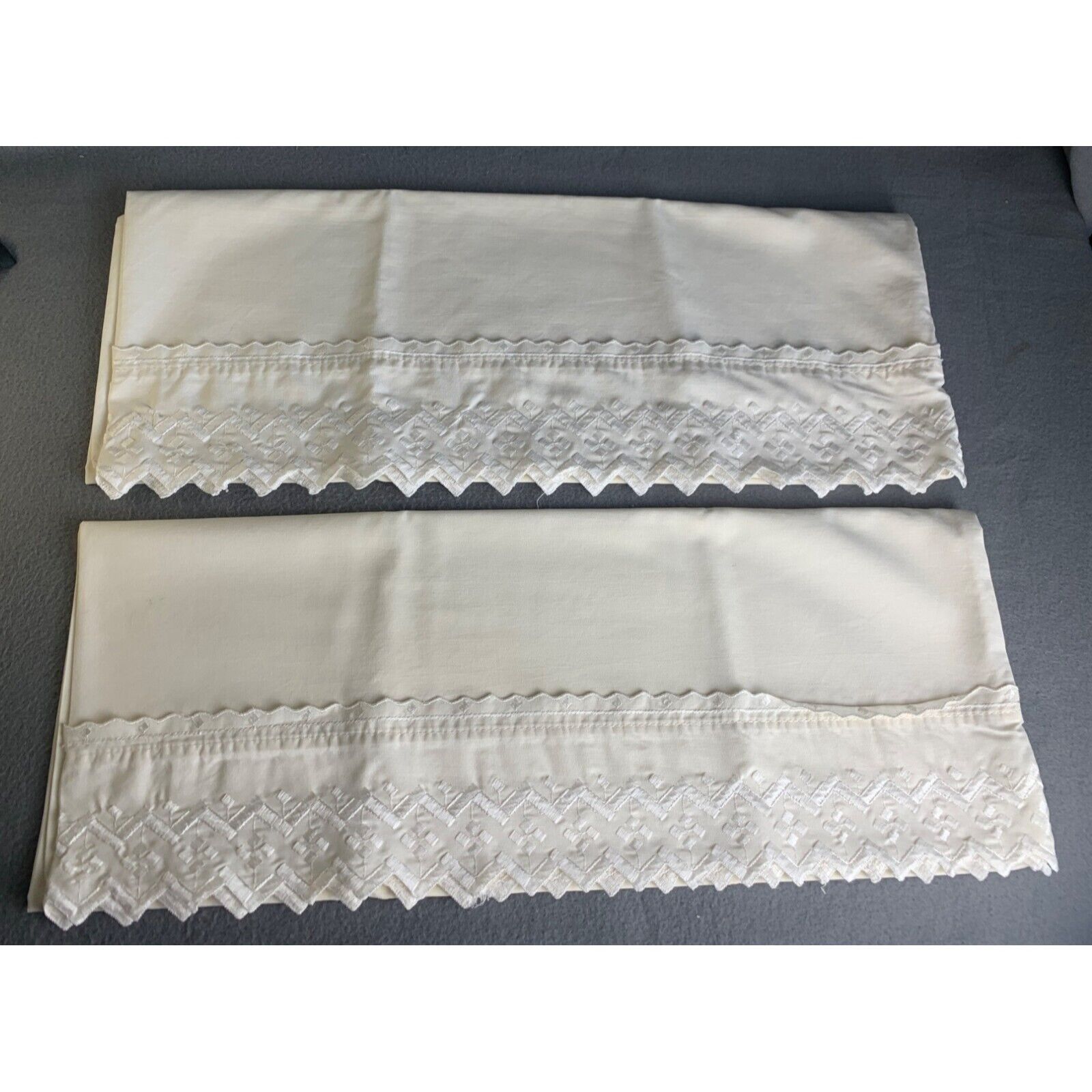 Set of 2 Vintage Pillowcases with Embroidered Lace Trim Cotton Standard Size Bed