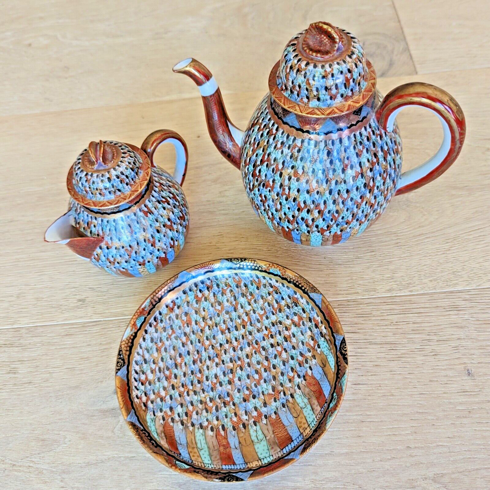 Antique Japanese Thousand Faces Kutani Handpainted Porcelain Teapot Set Signed