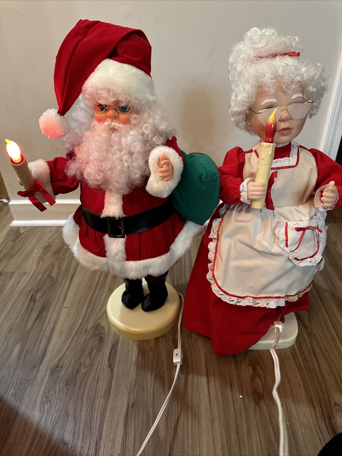 VTG Santa And Mrs Claus Animated Lighted Christmas 24” WORKS Rennoc