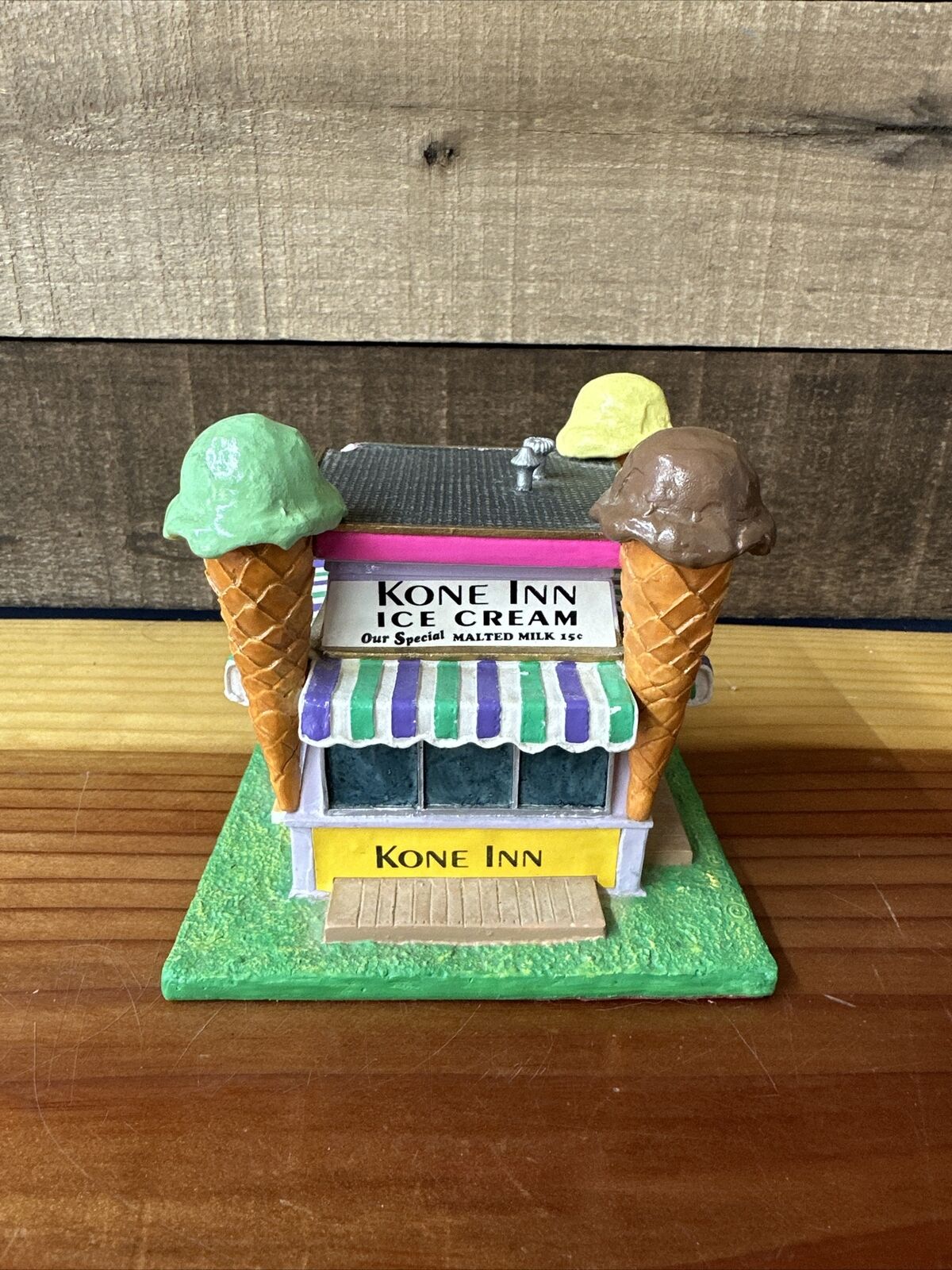KONE INN DINER Giant Ice Cream Cone Scoops Building Lefton Roadside USA 1994