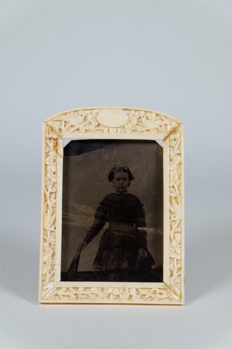 📦Old Rare 18th Antique Beautiful Young Lady W Carved Birds Flowers Frame.