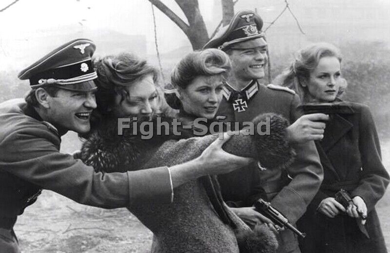WW2 Picture Photo wehrmacht Solgier teaching Girls Shot Pistol Walther P38  3853