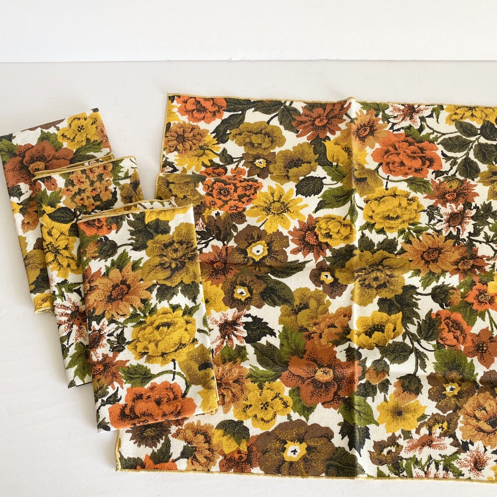 Vintage Retro 60s 70s Floral Boho Cloth Napkins- Set of 4 15\