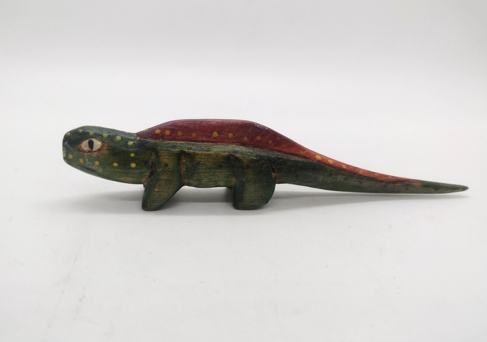 Vtg Small Hand Carved Lightweight Wooden Freestanding Iguana Lizard Figurine 
