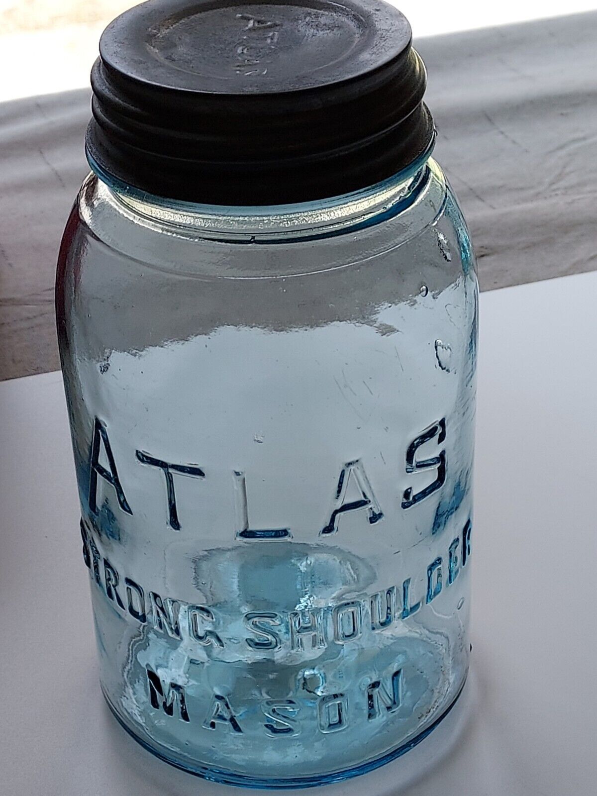 Vtg.  CORNFLOWER BLUE Atlas Strong Shoulder Mason Quart Jar w/Atlas Zinc Lid 