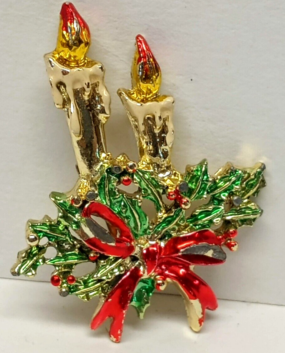 VTG Beautiful Dual Candle Red Bow on Green Wreath Christmas Brooch Enamel Pin
