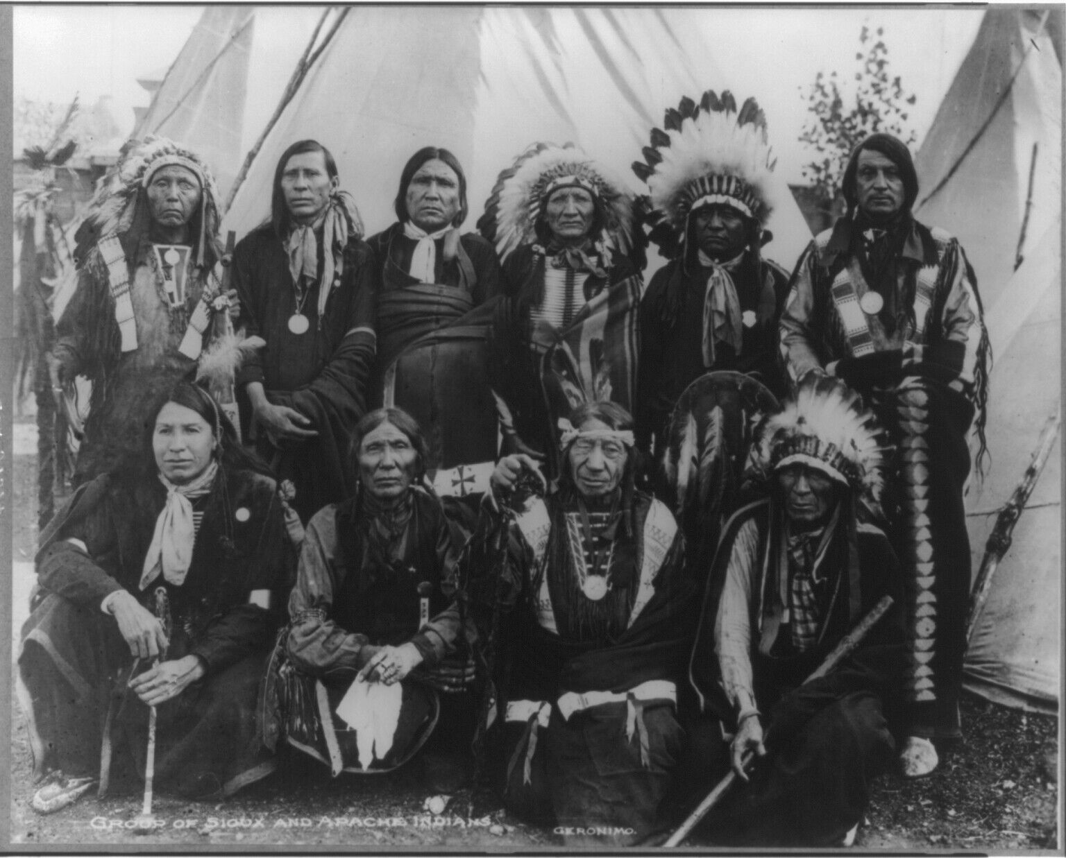 1904 Group of APACHE & SIOUX INDIANS Native Photo Picture 8.5\