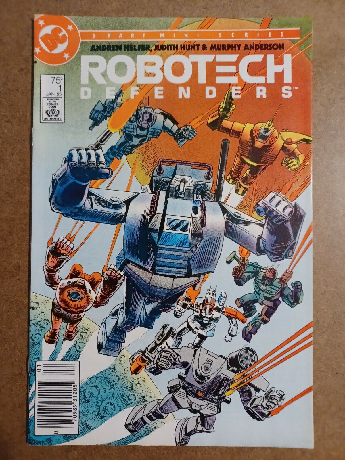 Robotech Defenders #1 Comic Book - DC - Newsstand Edition Variant - Pics