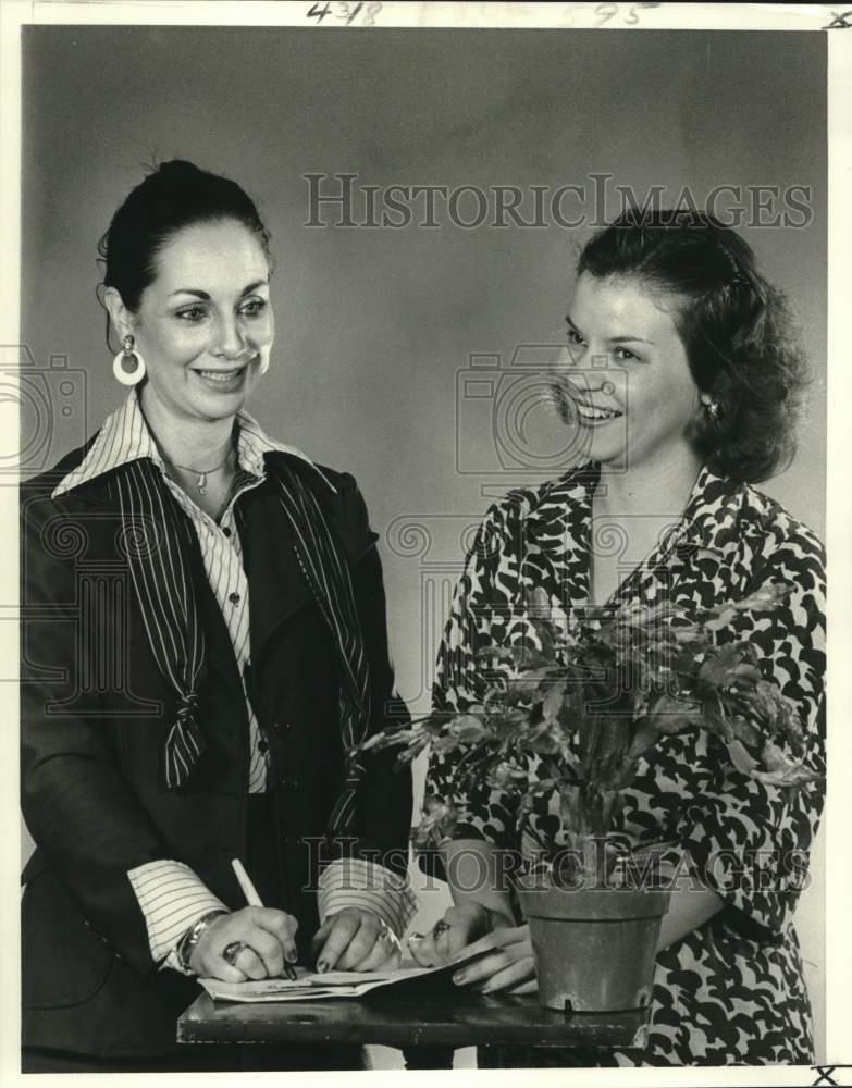 1979 Press Photo Mrs. Russo and Mrs. Hughes planning annual spring luncheon