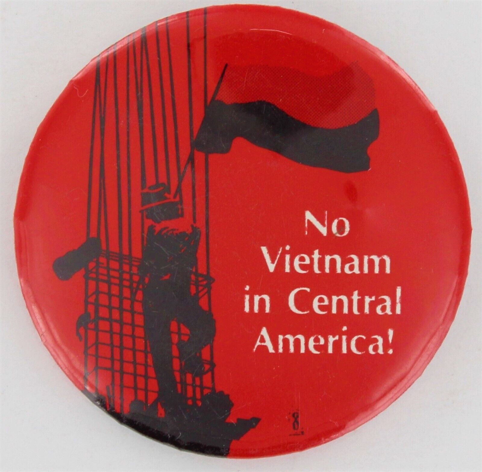 Socialist Art Revolutionary Button 1980 Vietnam Central American Wars P1033