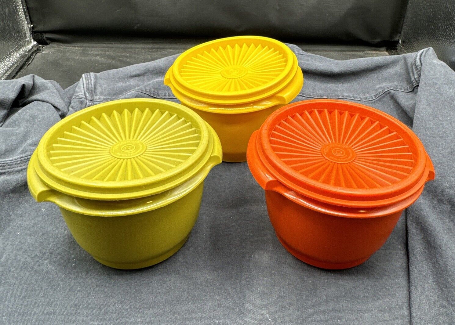Vintage Tupperware Bowls 886-17, 886-17,886-20