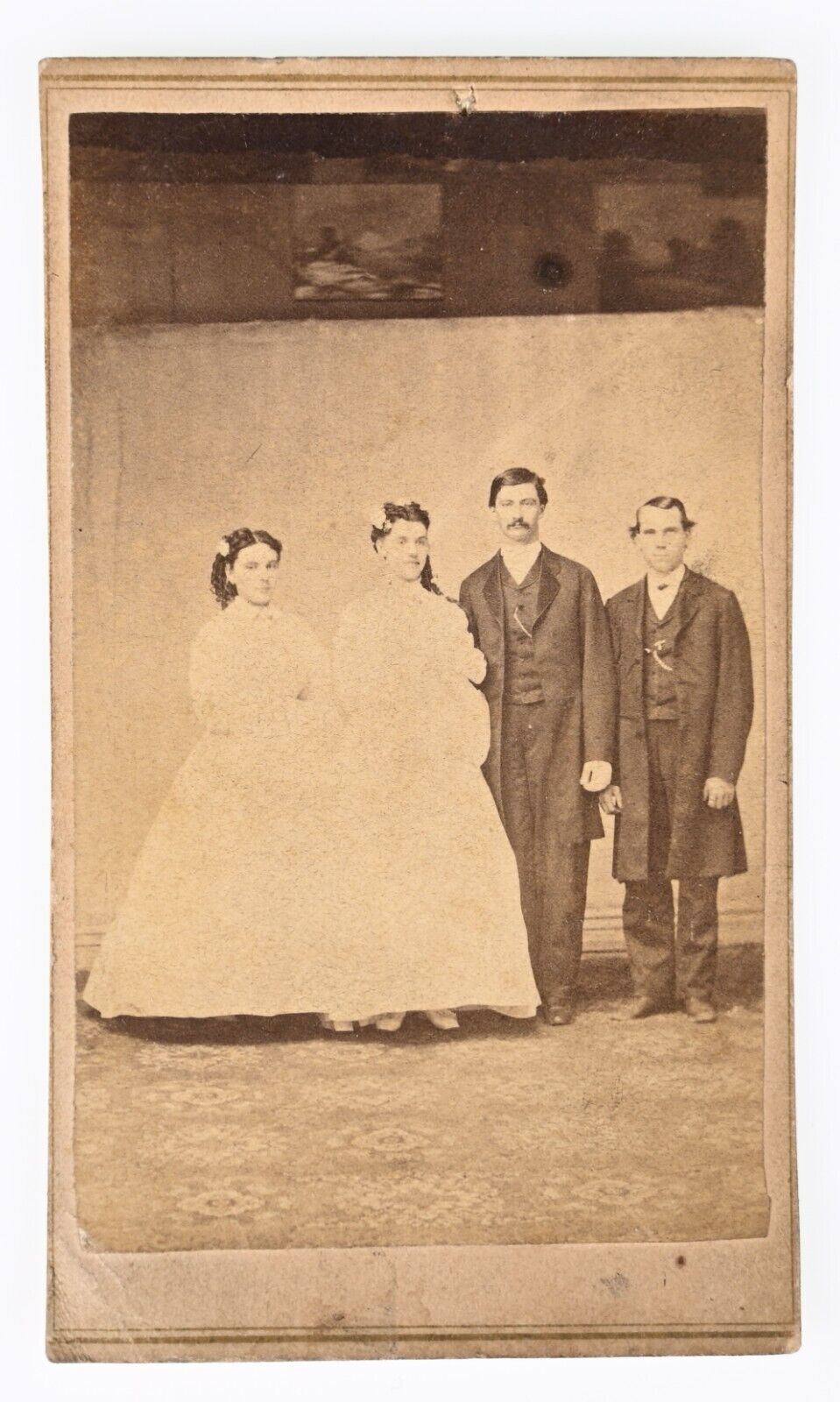 ANTIQUE CDV CIRCA 1860s STUDIO BACKDROP SHOWING PAITNINGS COUPLES DAYTON OHIO
